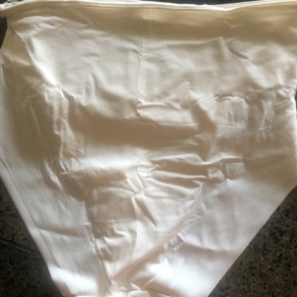 NWT Never opened Chico’s panties x2 black and Ivory size large - Picture 6 of 12